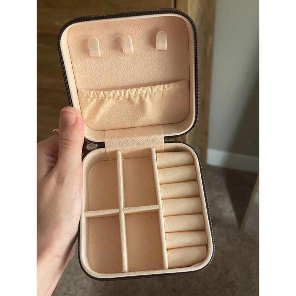 Jewelry box